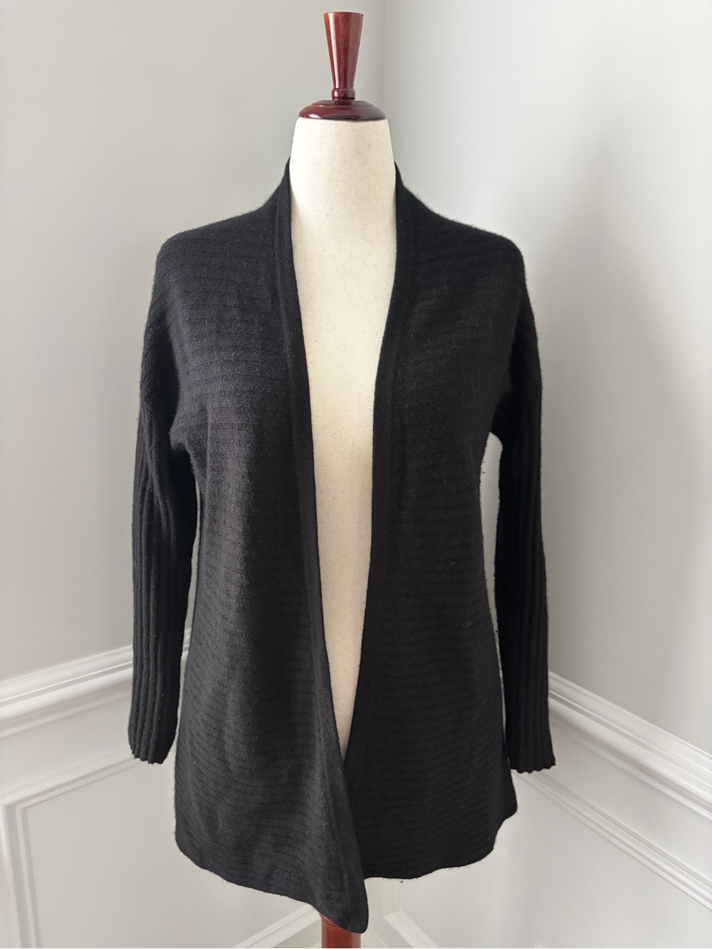Griffen 100% cashmere cardigan size medium